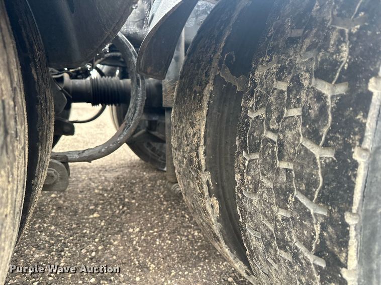 image for item LO9461 2007 Peterbilt  379 semi truck