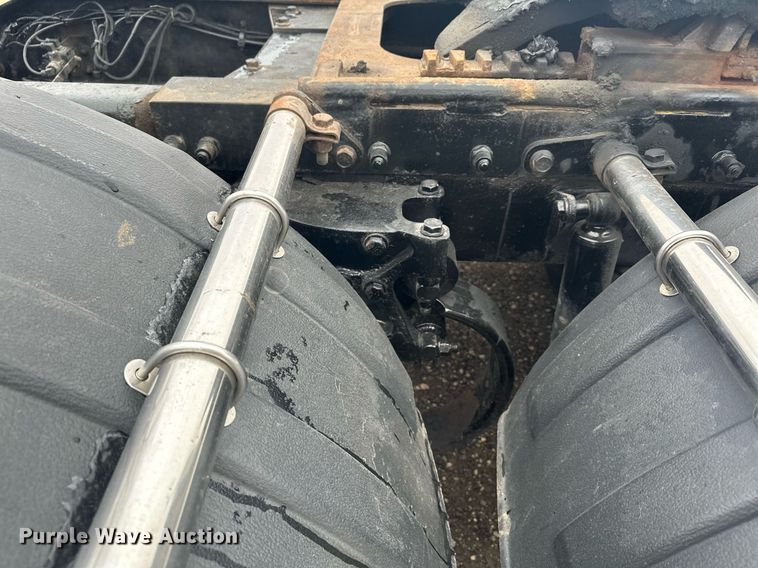 image for item LO9461 2007 Peterbilt  379 semi truck