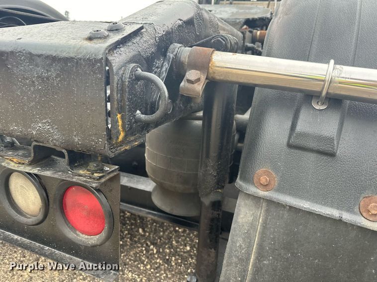 image for item LO9461 2007 Peterbilt  379 semi truck