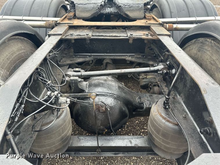 image for item LO9461 2007 Peterbilt  379 semi truck