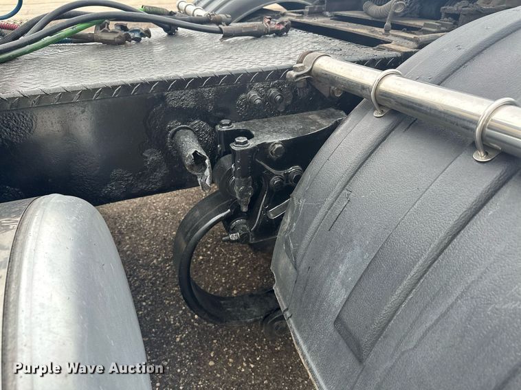 image for item LO9461 2007 Peterbilt  379 semi truck