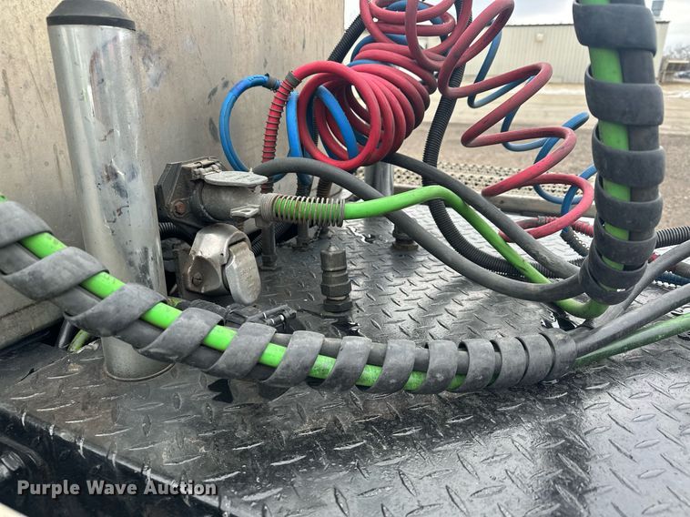 image for item LO9461 2007 Peterbilt  379 semi truck