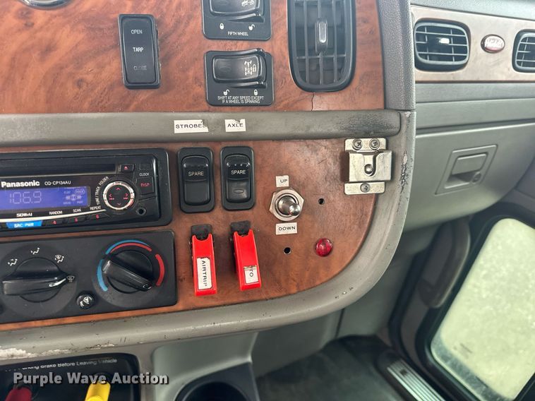 image for item LO9461 2007 Peterbilt  379 semi truck