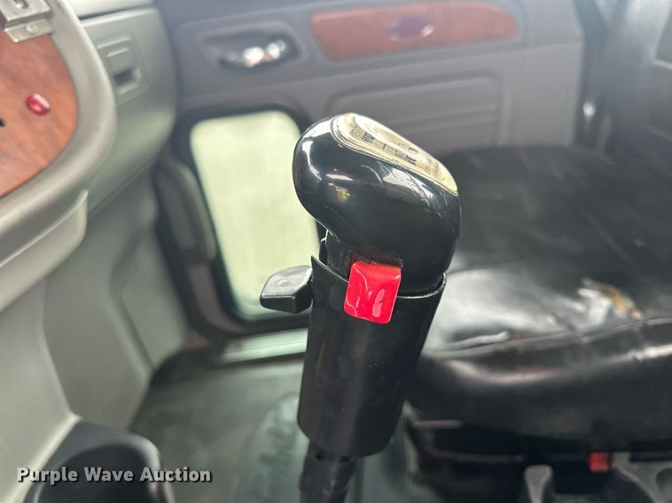 image for item LO9461 2007 Peterbilt  379 semi truck