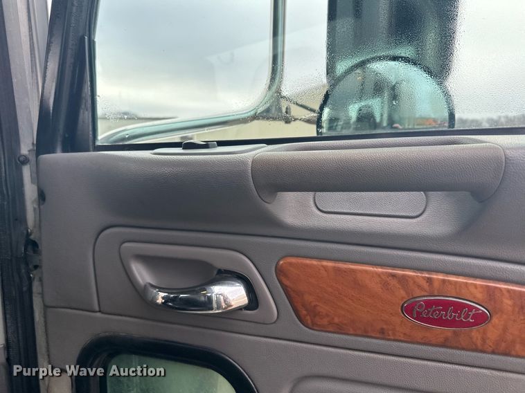 image for item LO9461 2007 Peterbilt  379 semi truck