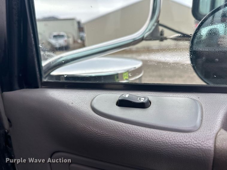 image for item LO9461 2007 Peterbilt  379 semi truck