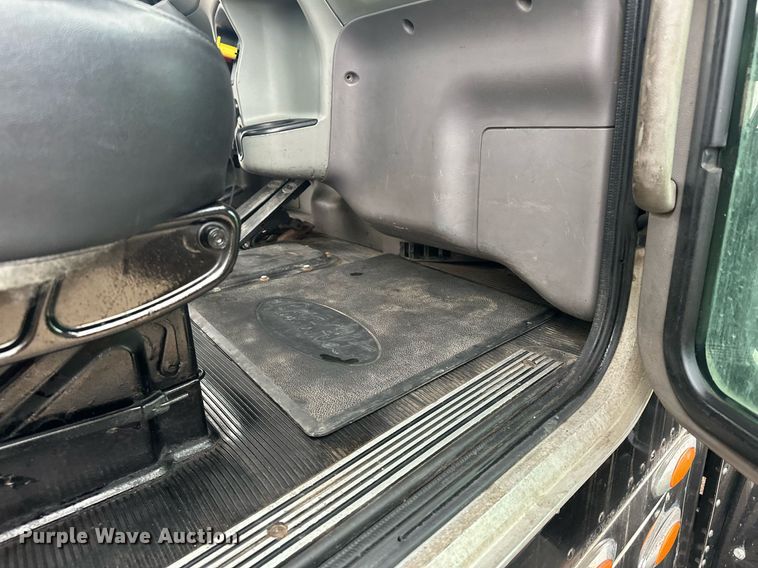 image for item LO9461 2007 Peterbilt  379 semi truck