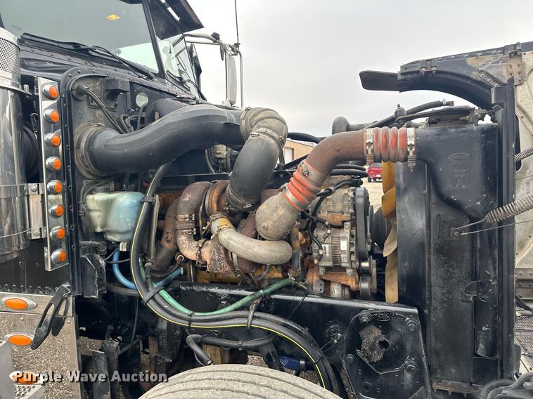 image for item LO9461 2007 Peterbilt  379 semi truck