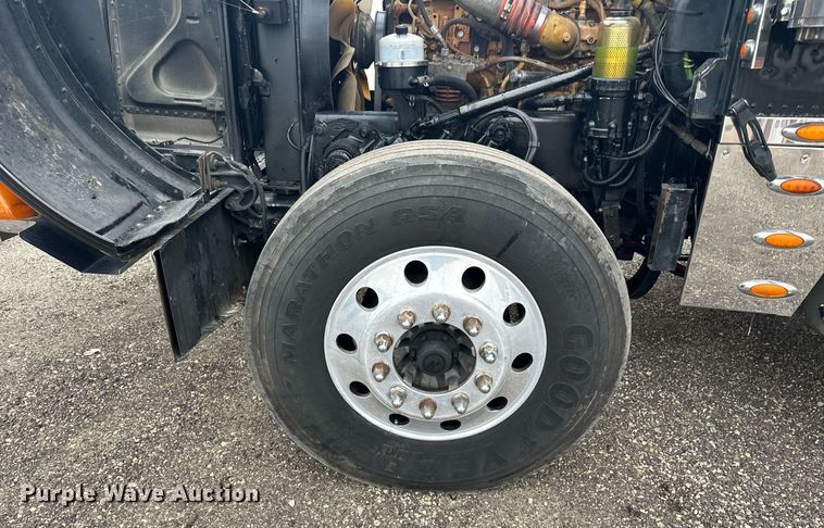 image for item LO9461 2007 Peterbilt  379 semi truck