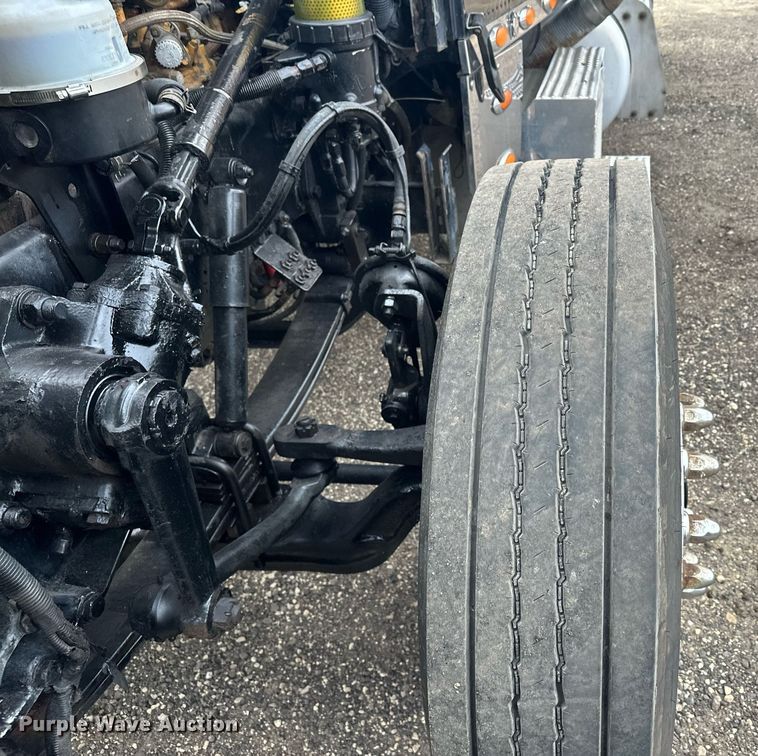 image for item LO9461 2007 Peterbilt  379 semi truck