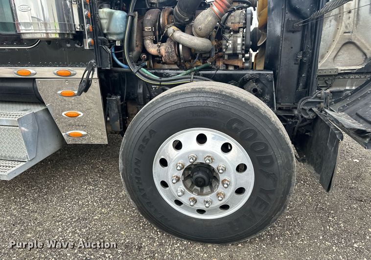 image for item LO9461 2007 Peterbilt  379 semi truck
