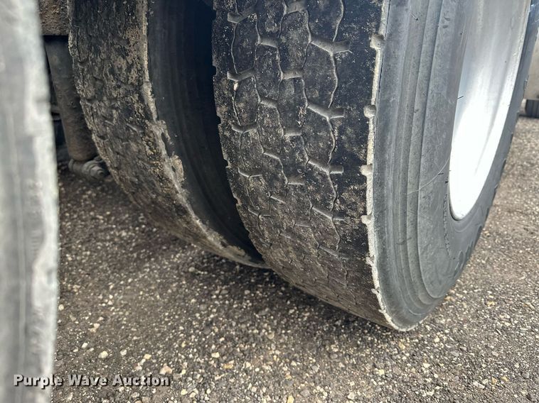 image for item LO9461 2007 Peterbilt  379 semi truck