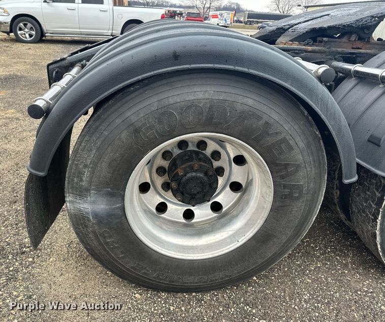 image for item LO9461 2007 Peterbilt  379 semi truck