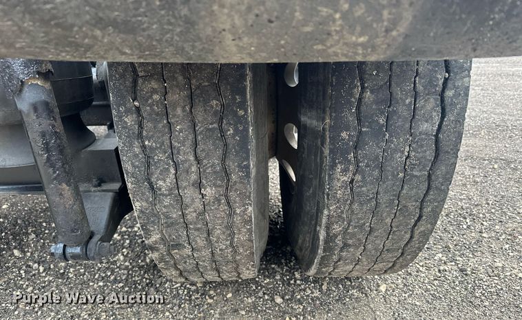 image for item LO9461 2007 Peterbilt  379 semi truck