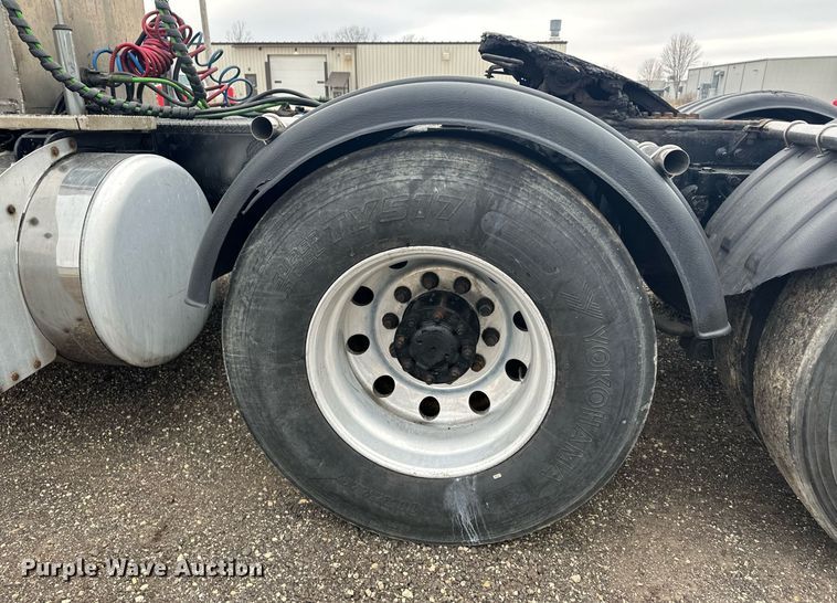 image for item LO9461 2007 Peterbilt  379 semi truck