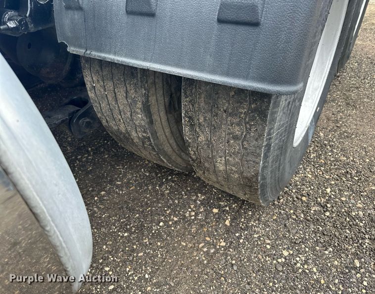 image for item LO9461 2007 Peterbilt  379 semi truck