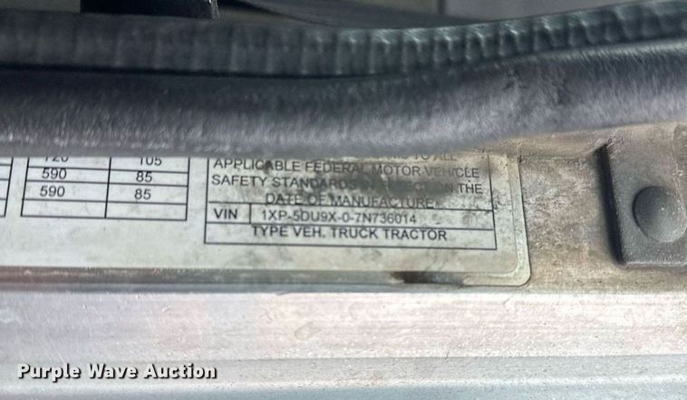 image for item LO9461 2007 Peterbilt  379 semi truck