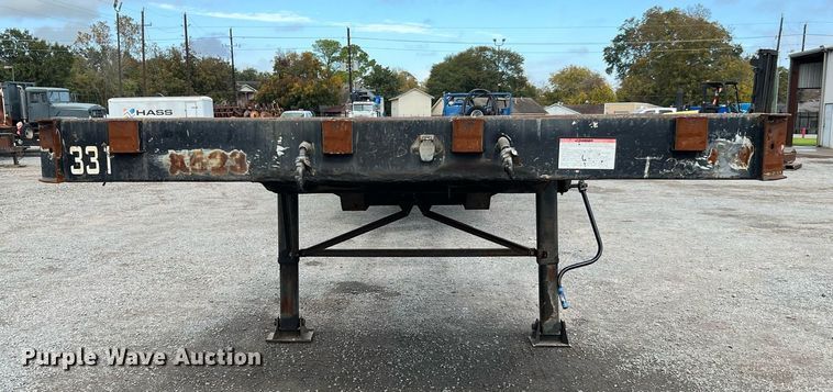image for item MI9002 1985 Great Dane extendable flatbed trailer