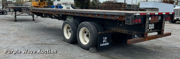 image for item MI9002 1985 Great Dane extendable flatbed trailer