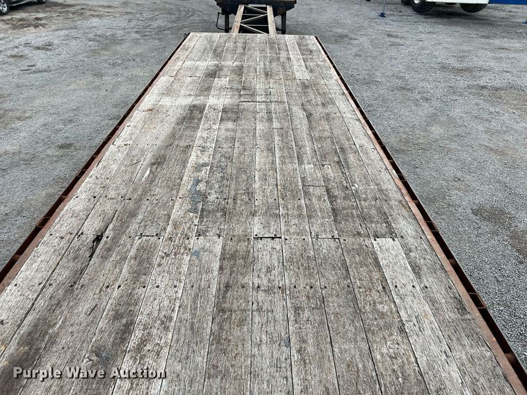 image for item MI9002 1985 Great Dane extendable flatbed trailer