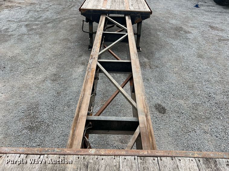 image for item MI9002 1985 Great Dane extendable flatbed trailer