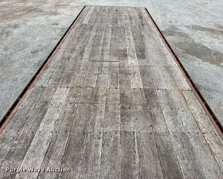 image for item MI9002 1985 Great Dane extendable flatbed trailer