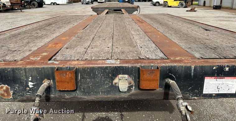 image for item MI9002 1985 Great Dane extendable flatbed trailer