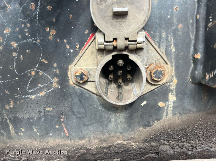 image for item MI9002 1985 Great Dane extendable flatbed trailer