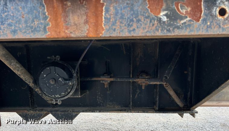 image for item MI9002 1985 Great Dane extendable flatbed trailer