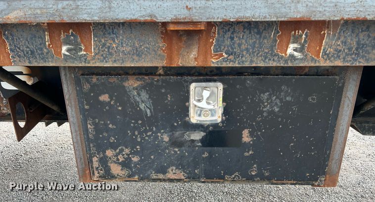 image for item MI9002 1985 Great Dane extendable flatbed trailer