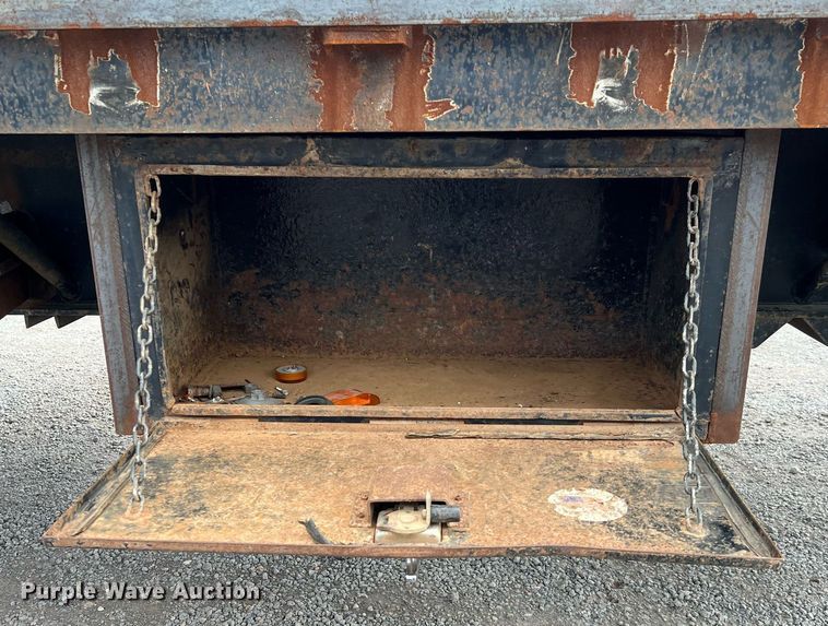 image for item MI9002 1985 Great Dane extendable flatbed trailer