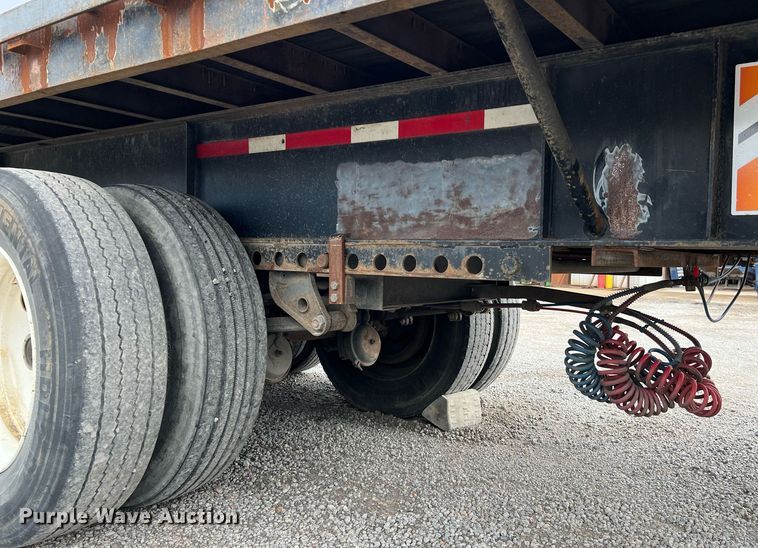 image for item MI9002 1985 Great Dane extendable flatbed trailer