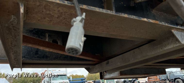 image for item MI9002 1985 Great Dane extendable flatbed trailer