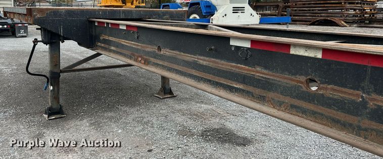 image for item MI9002 1985 Great Dane extendable flatbed trailer