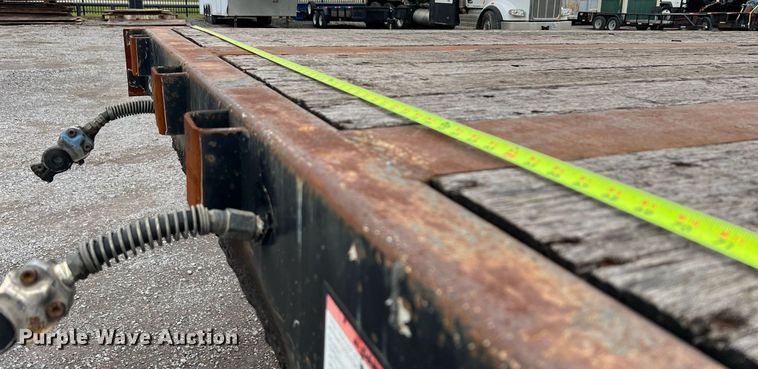 image for item MI9002 1985 Great Dane extendable flatbed trailer