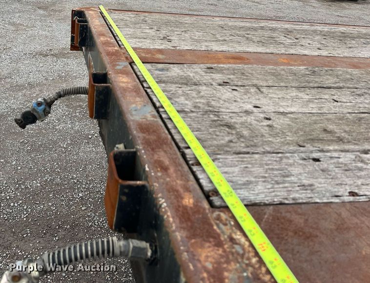 image for item MI9002 1985 Great Dane extendable flatbed trailer