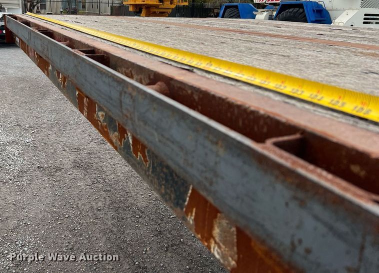 image for item MI9002 1985 Great Dane extendable flatbed trailer