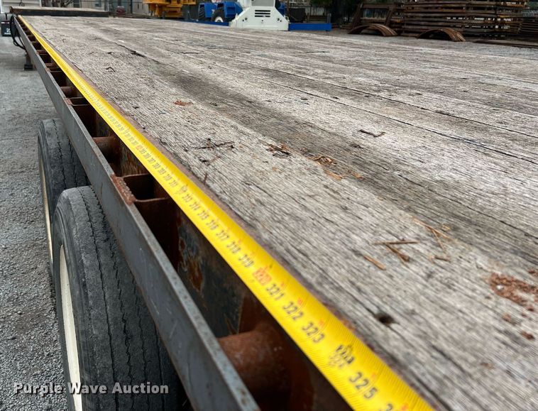 image for item MI9002 1985 Great Dane extendable flatbed trailer