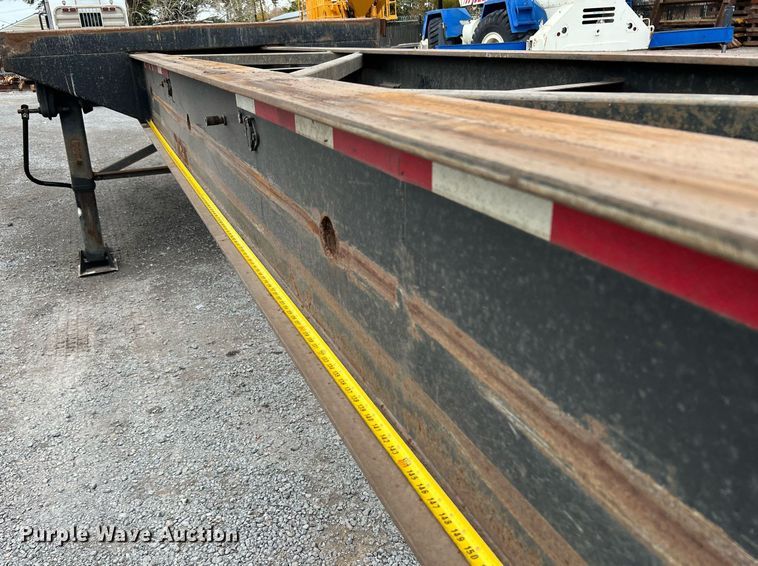 image for item MI9002 1985 Great Dane extendable flatbed trailer