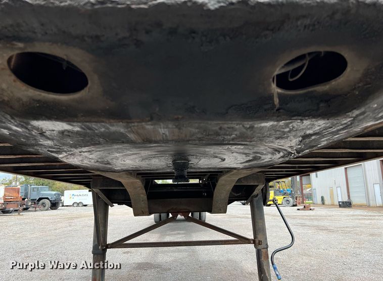 image for item MI9002 1985 Great Dane extendable flatbed trailer