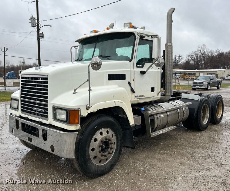 image for item NE9703 2012 Mack CHU613 semi truck