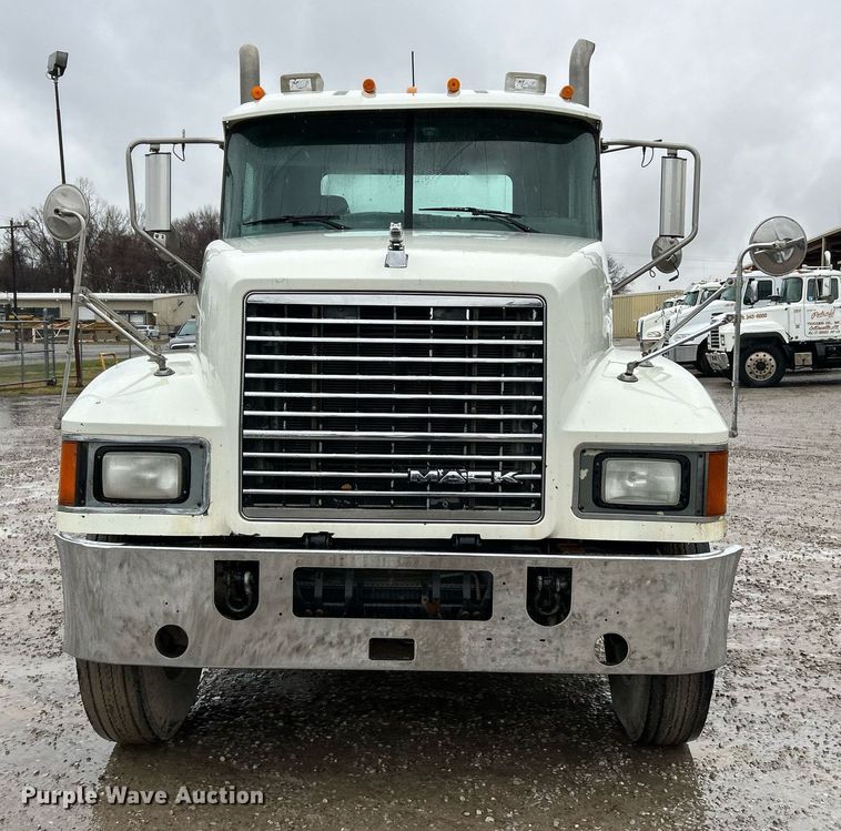 image for item NE9703 2012 Mack CHU613 semi truck