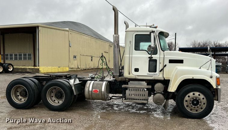 image for item NE9703 2012 Mack CHU613 semi truck