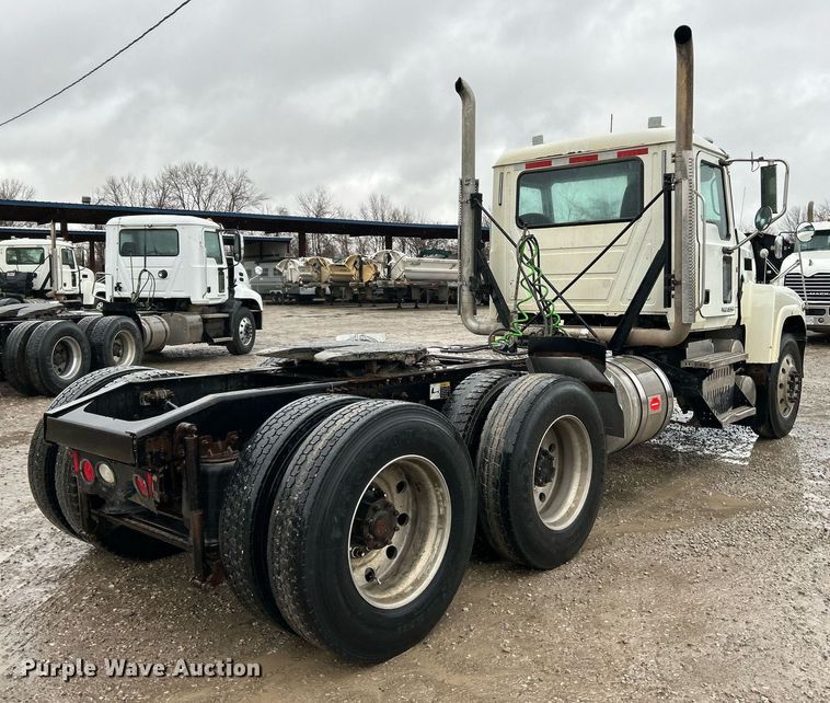 image for item NE9703 2012 Mack CHU613 semi truck
