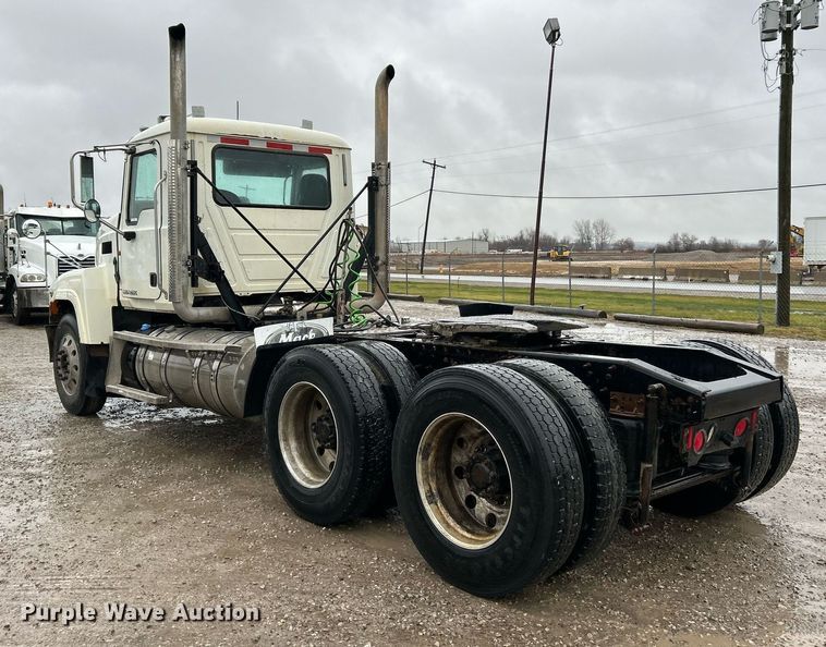 image for item NE9703 2012 Mack CHU613 semi truck