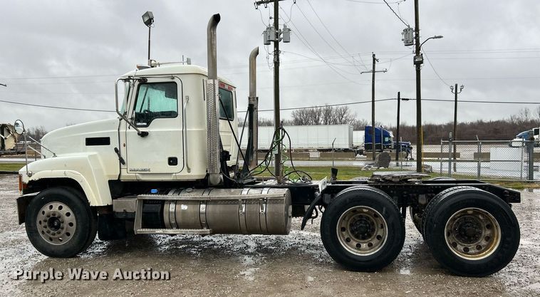 image for item NE9703 2012 Mack CHU613 semi truck