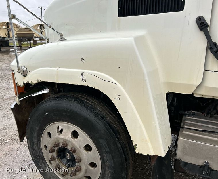 image for item NE9703 2012 Mack CHU613 semi truck