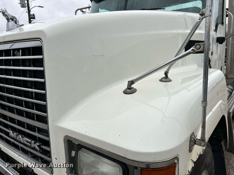 image for item NE9703 2012 Mack CHU613 semi truck