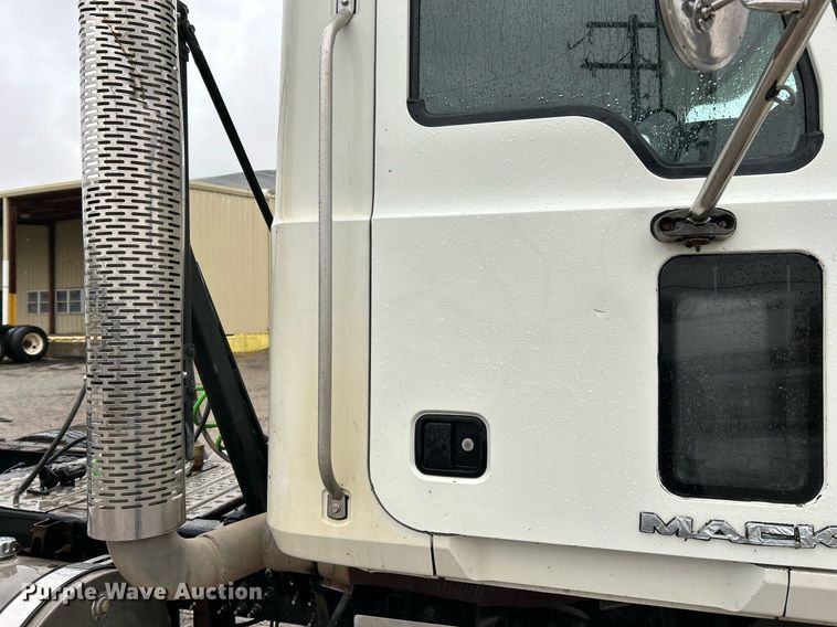 image for item NE9703 2012 Mack CHU613 semi truck