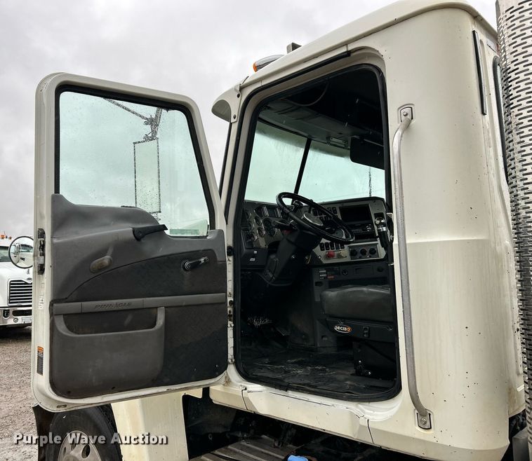 image for item NE9703 2012 Mack CHU613 semi truck